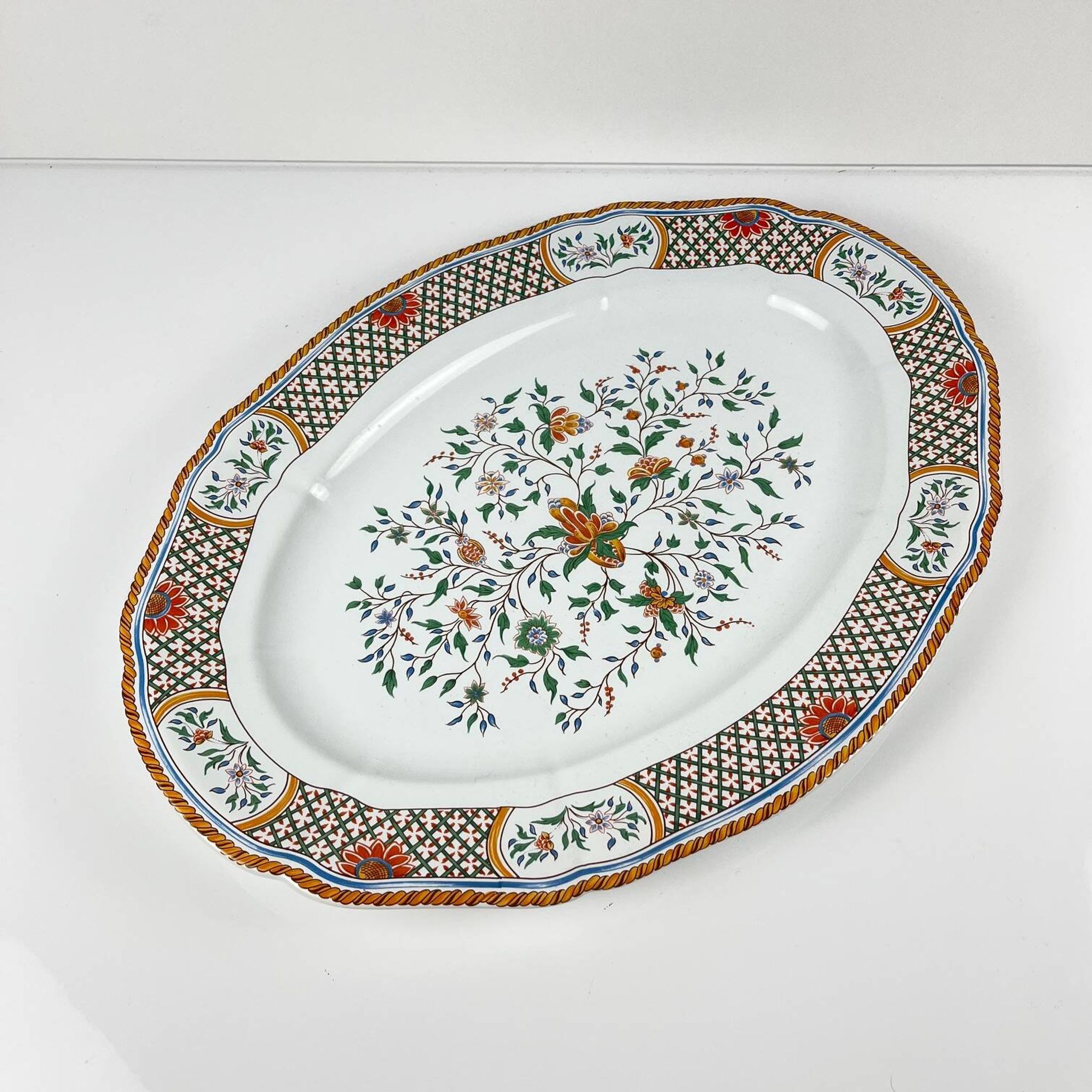 Large oval dish Gien model Rouen Sainfoin, 1990