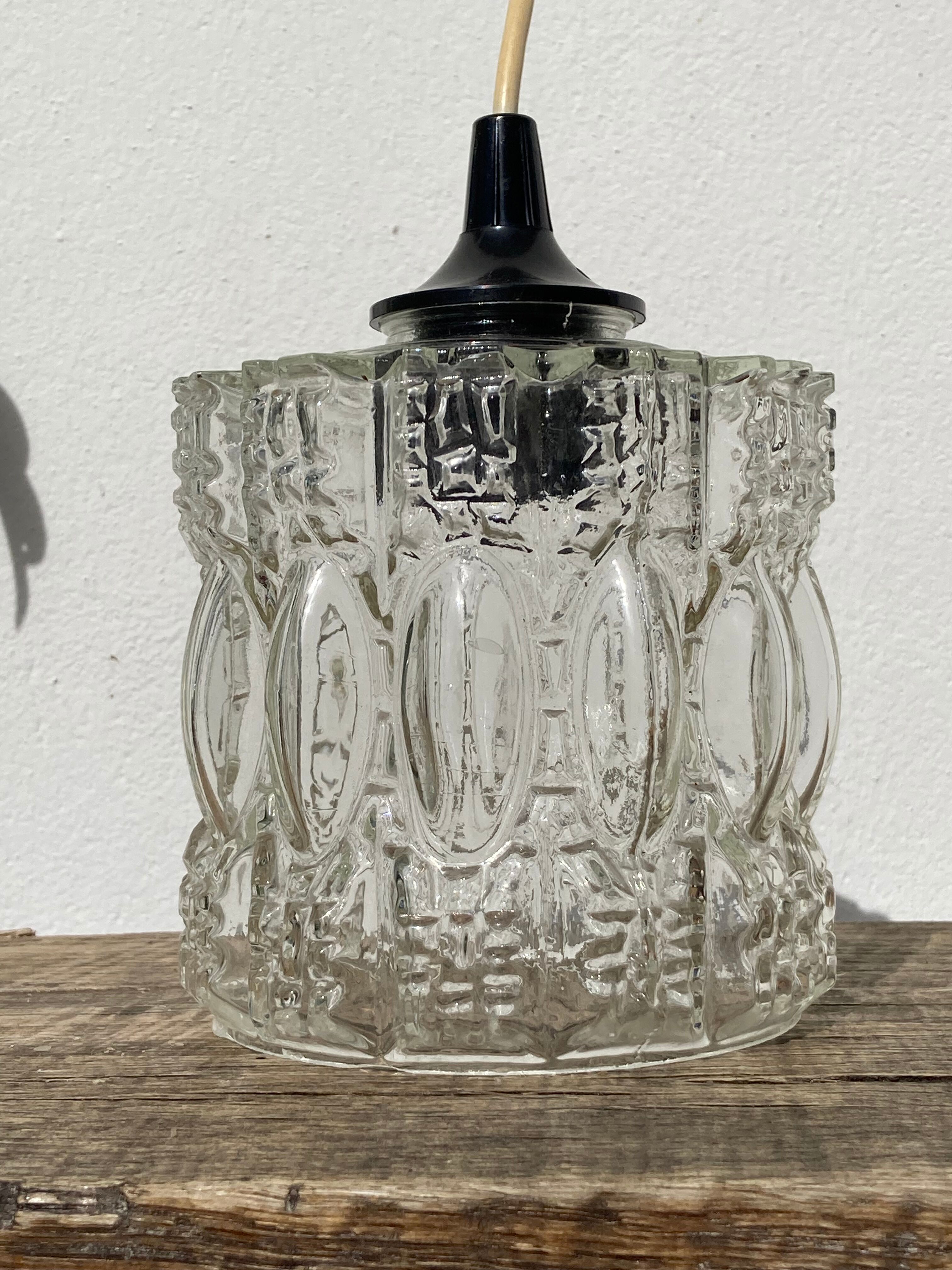 Suspension in molded glass 70s