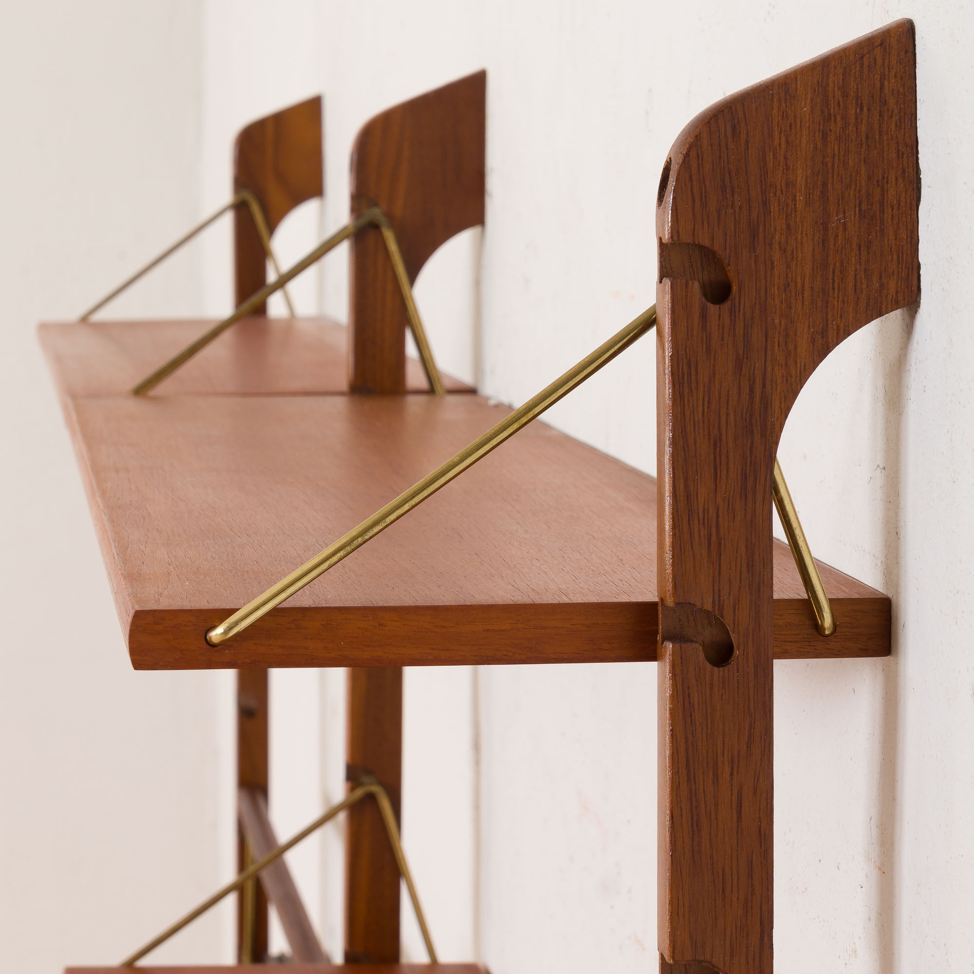 Ergo Wall Unit in teak with 6 shelves and a cabinet by John Texmon for Blindheim Møbelfabrikk