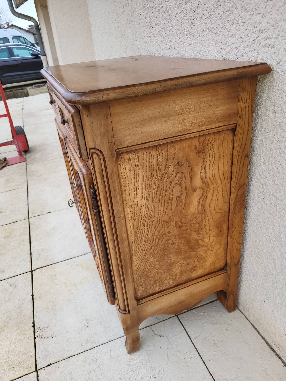 Small piece of furniture in cherry wood.