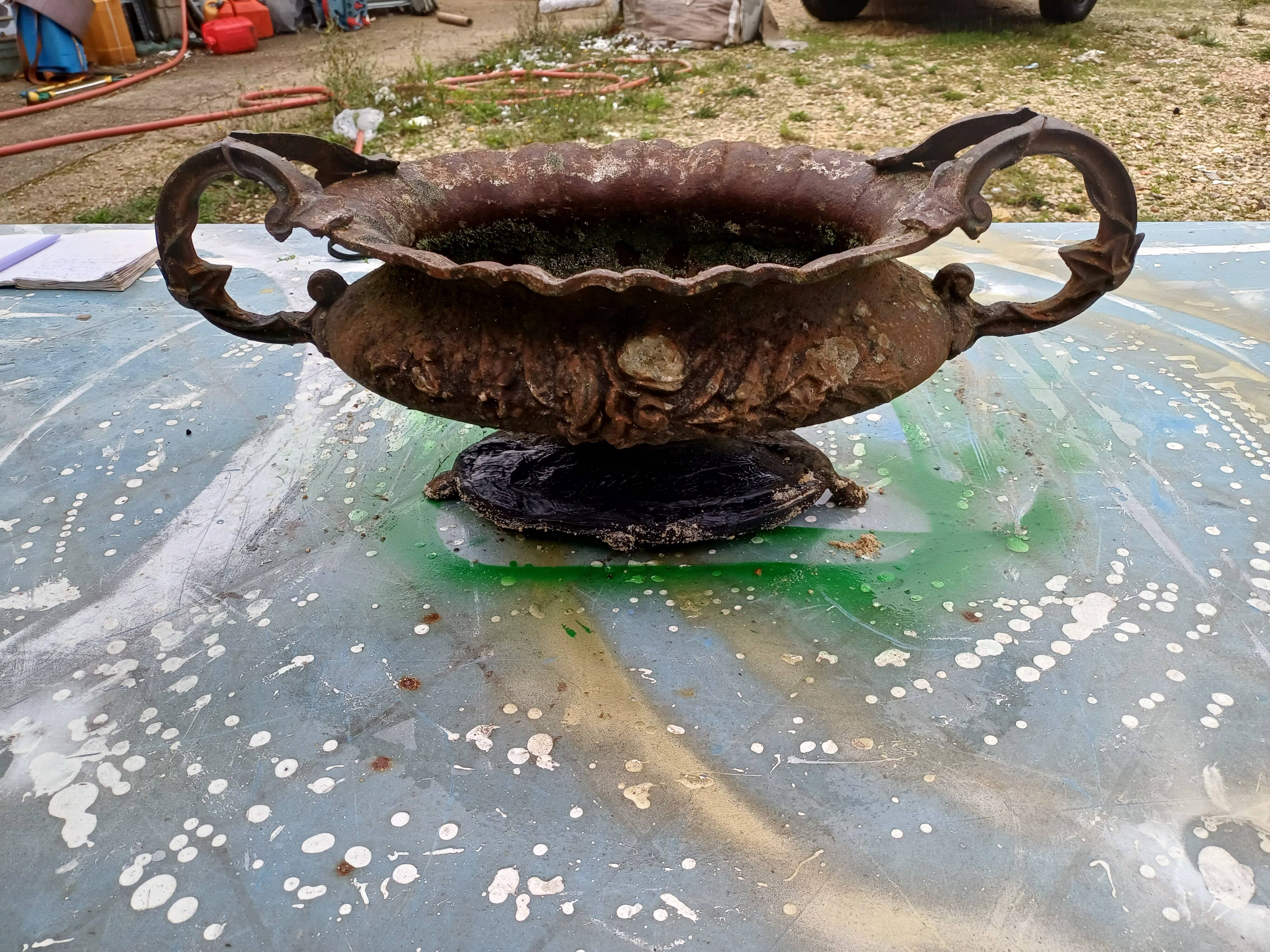 1 Cast Iron Planter 1900 from Charleville - Mézières