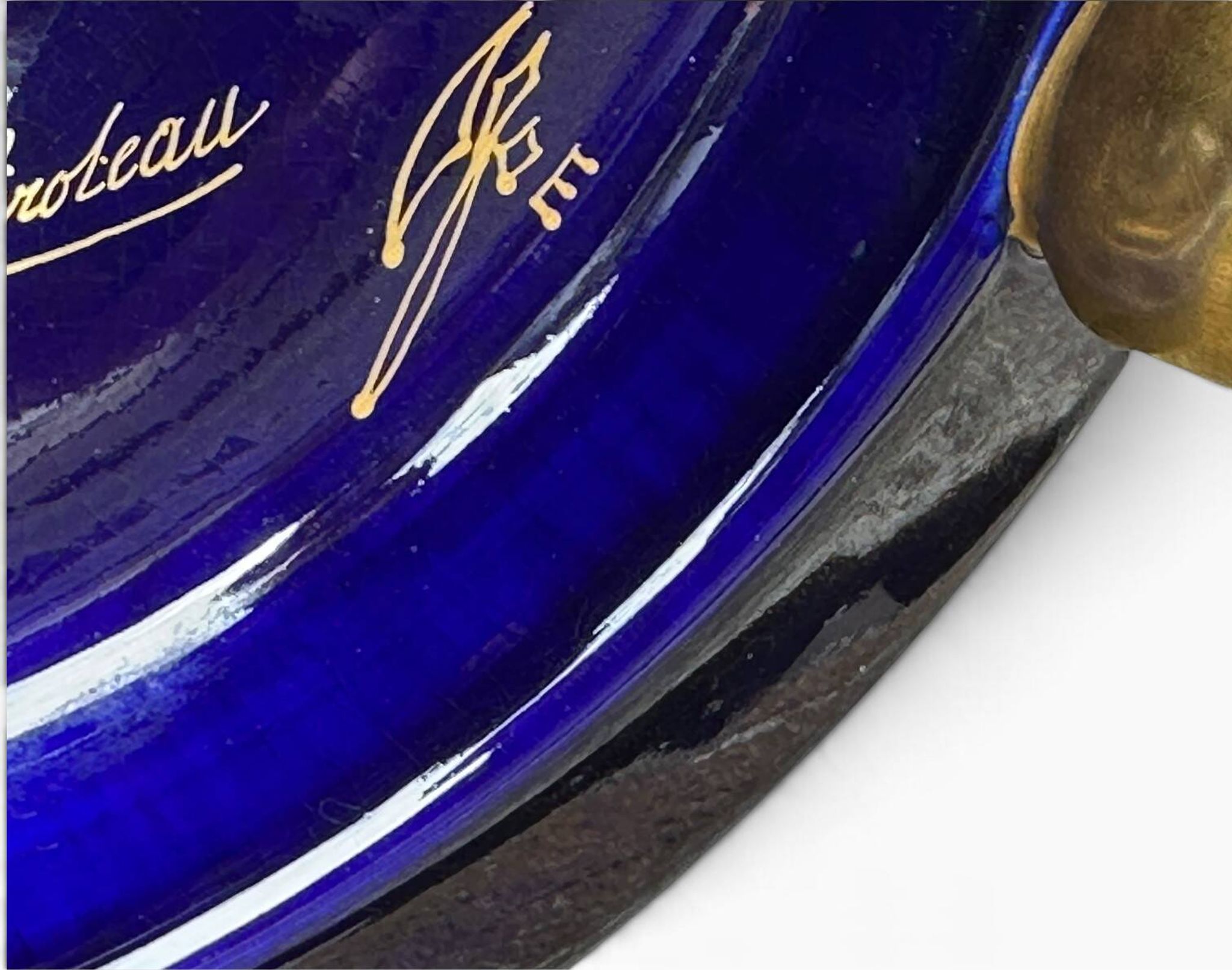 Grande coupe / centre de table bleu de Sèvres et or faïence de Tours signée