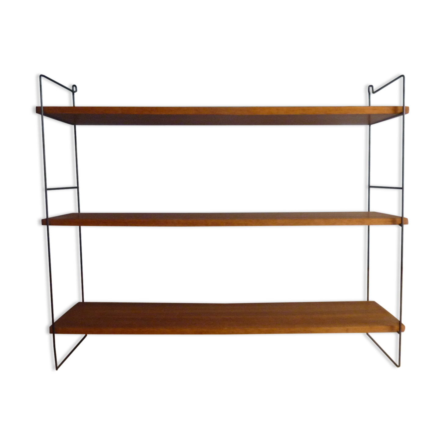 Wall shelve in black metal and the 1960s teak