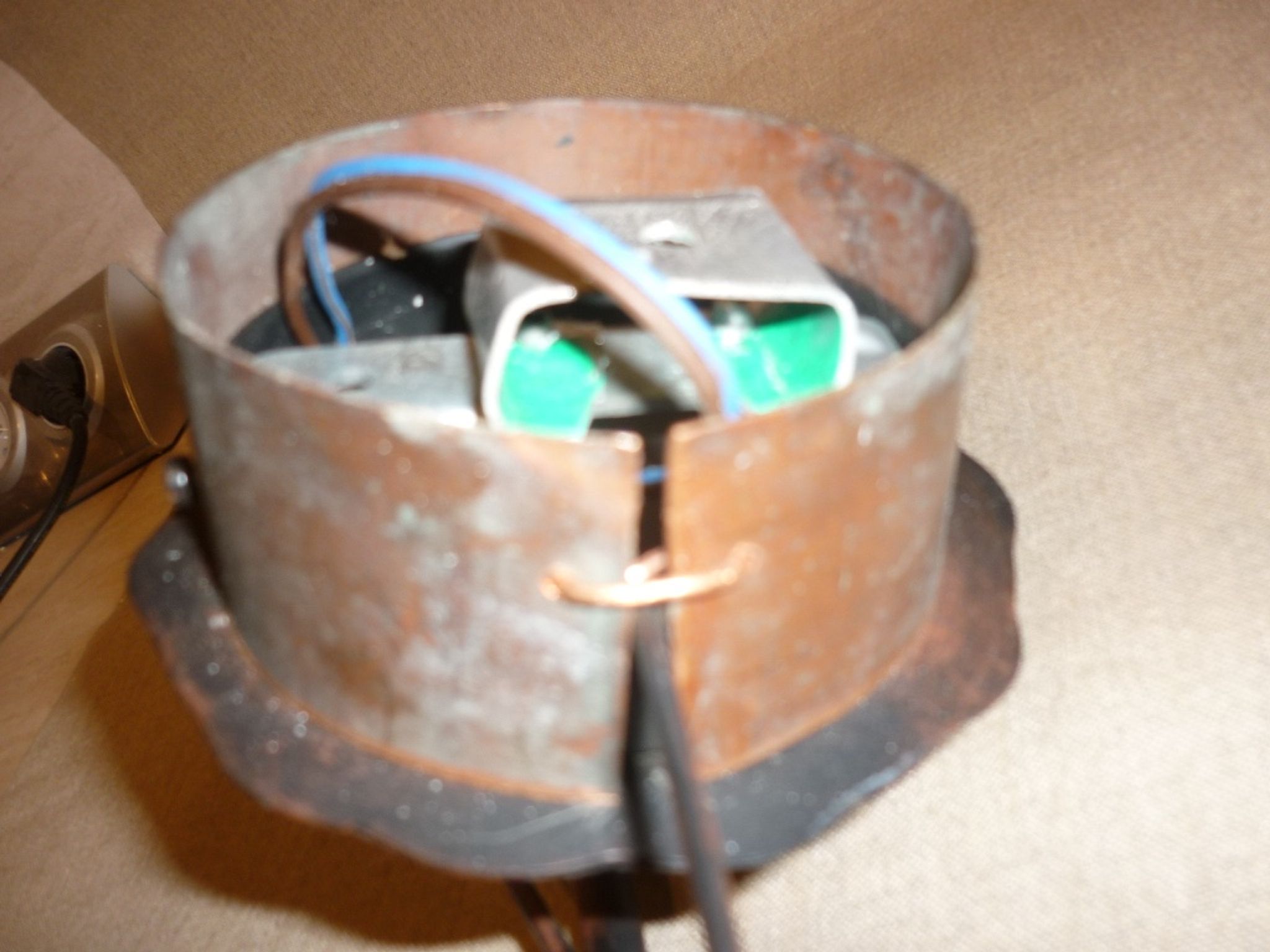 Wall lamp in iron