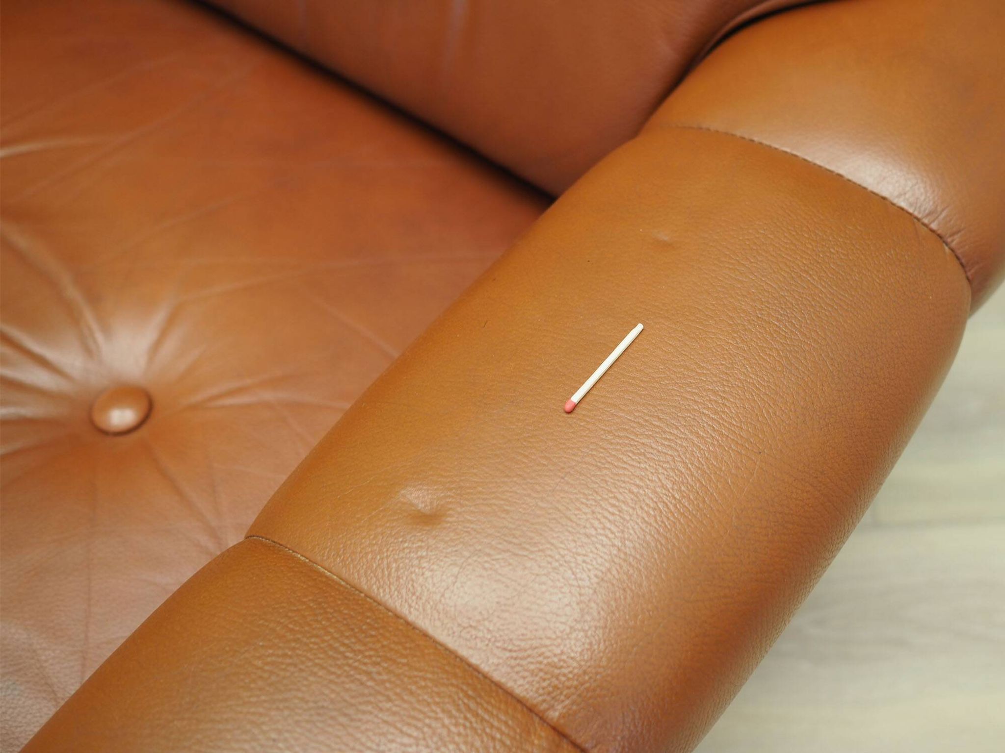 Fauteuil en cuir, design danois, années 1960, production : Danemark