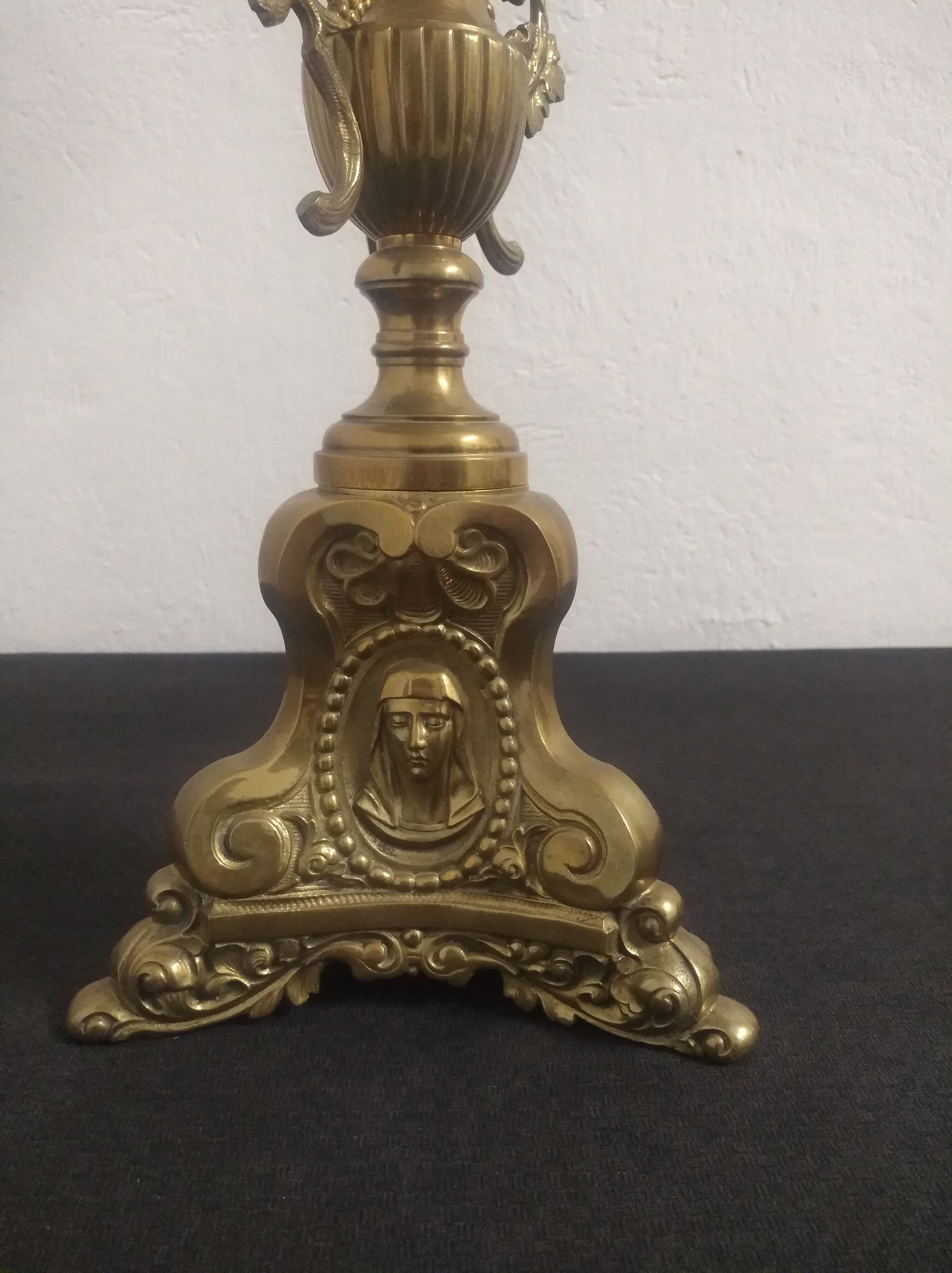 Pair of brass lamps at the end of the 19th century