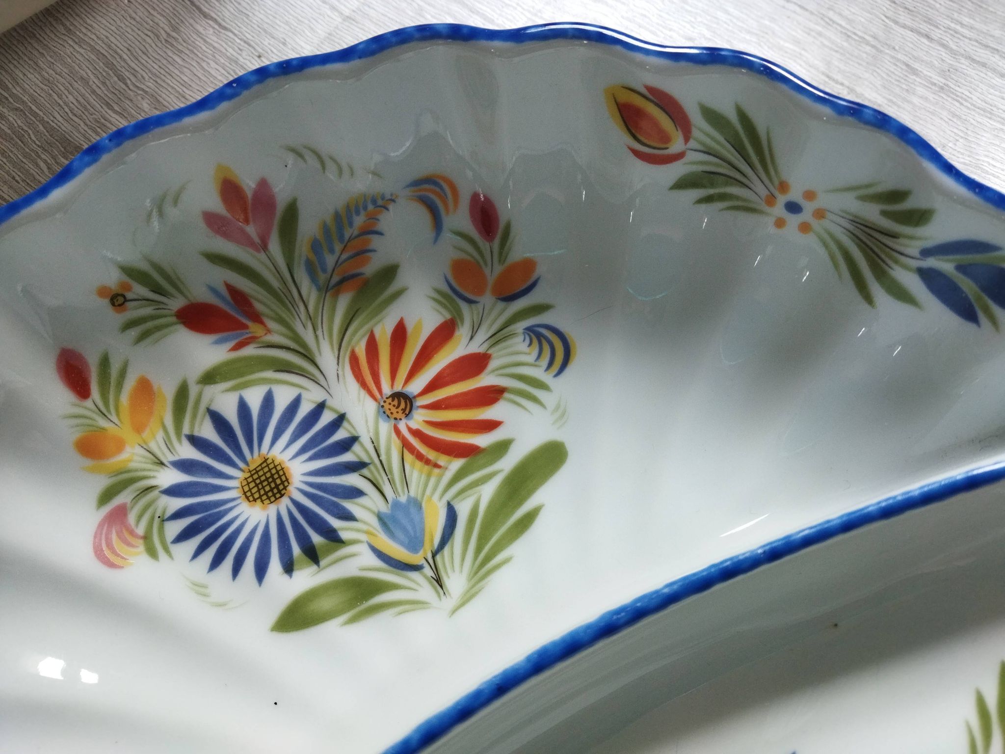 Porcelain molds & fries plate Croquet Quimper