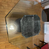 Table en verre avec pied industriel