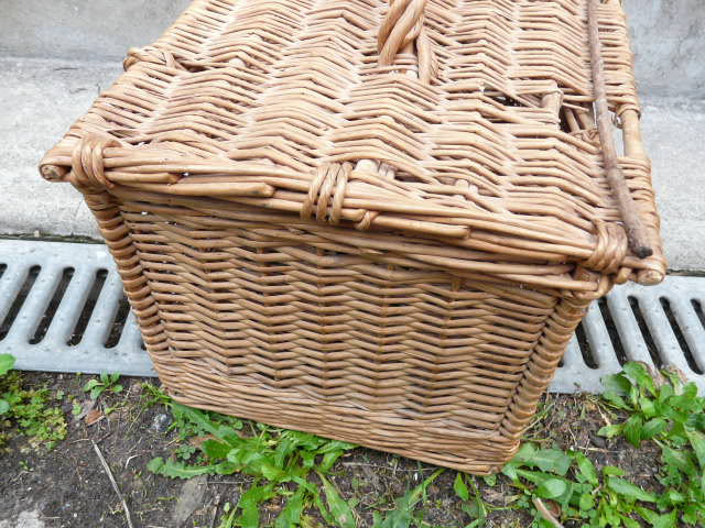 Vintage wicker basket for poultry rabbit