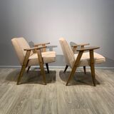 Paire de fauteuils 366, conçus par J. Chierowski