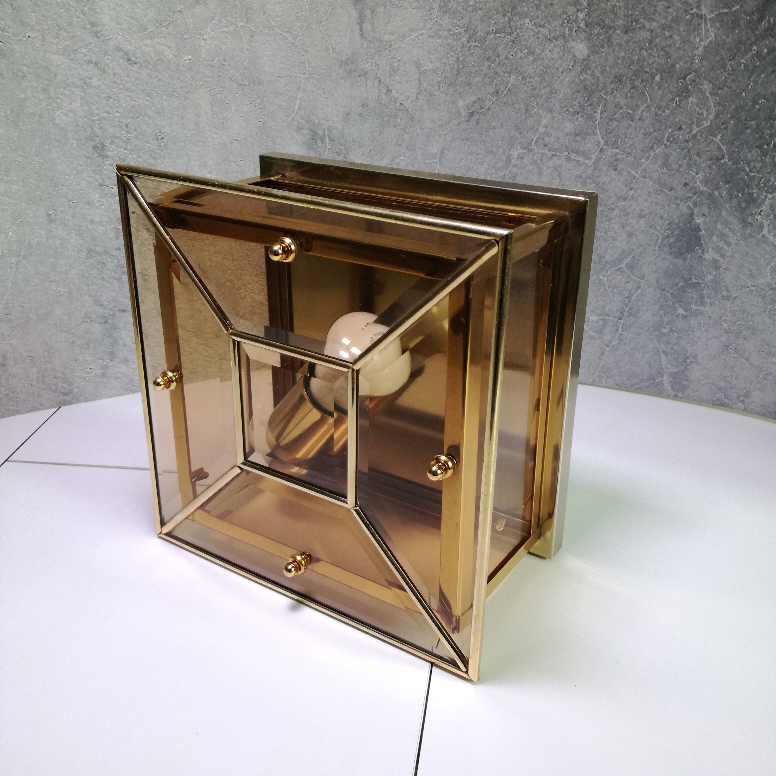 Plafonnier ou applique carré en laiton, en verre biseauté et teinté 1970