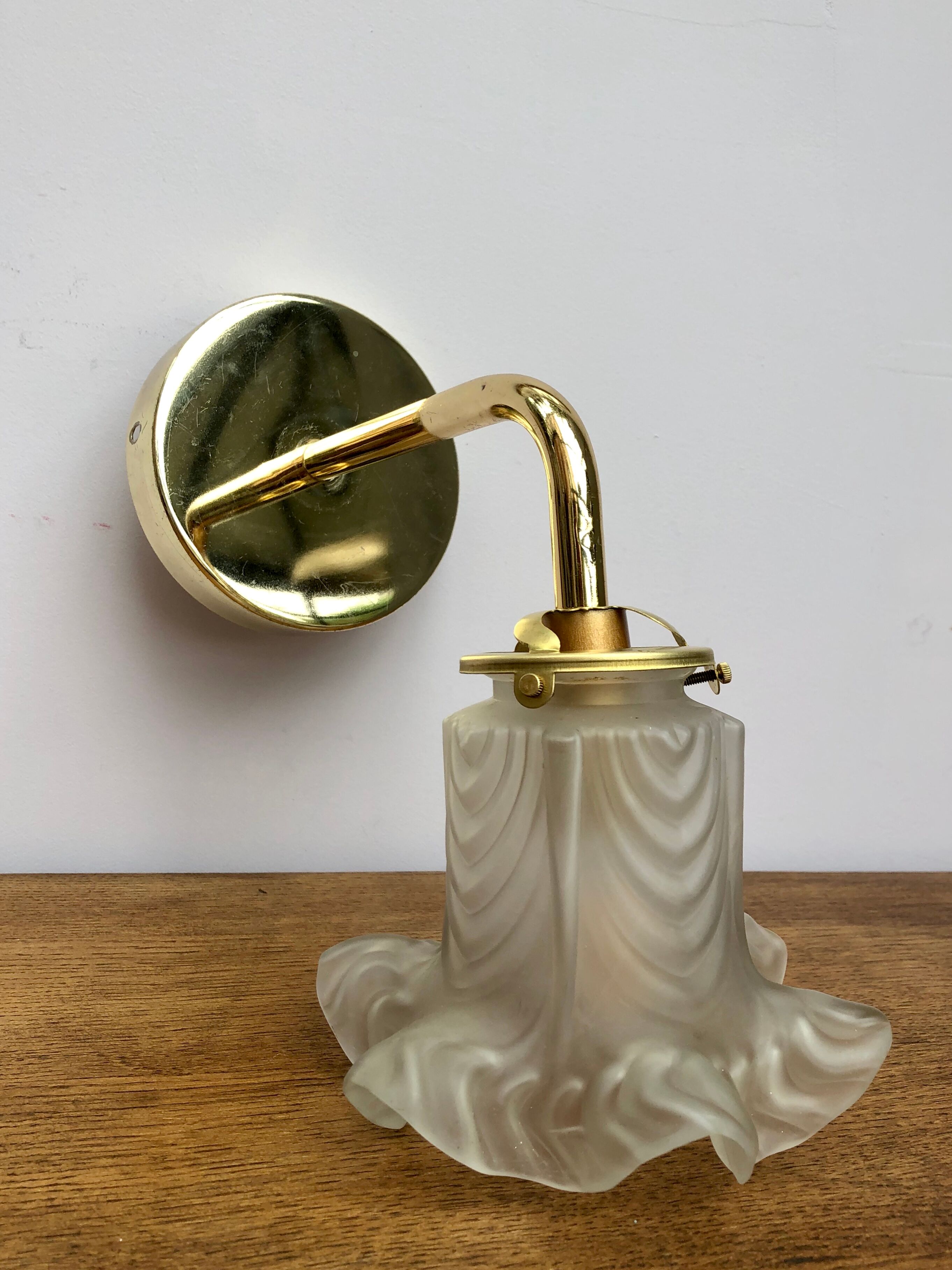 Gold bent applique vintage glass tulip