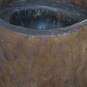 Table basse en souche d'arbre antique sculptée avec plateau en verre circulaire