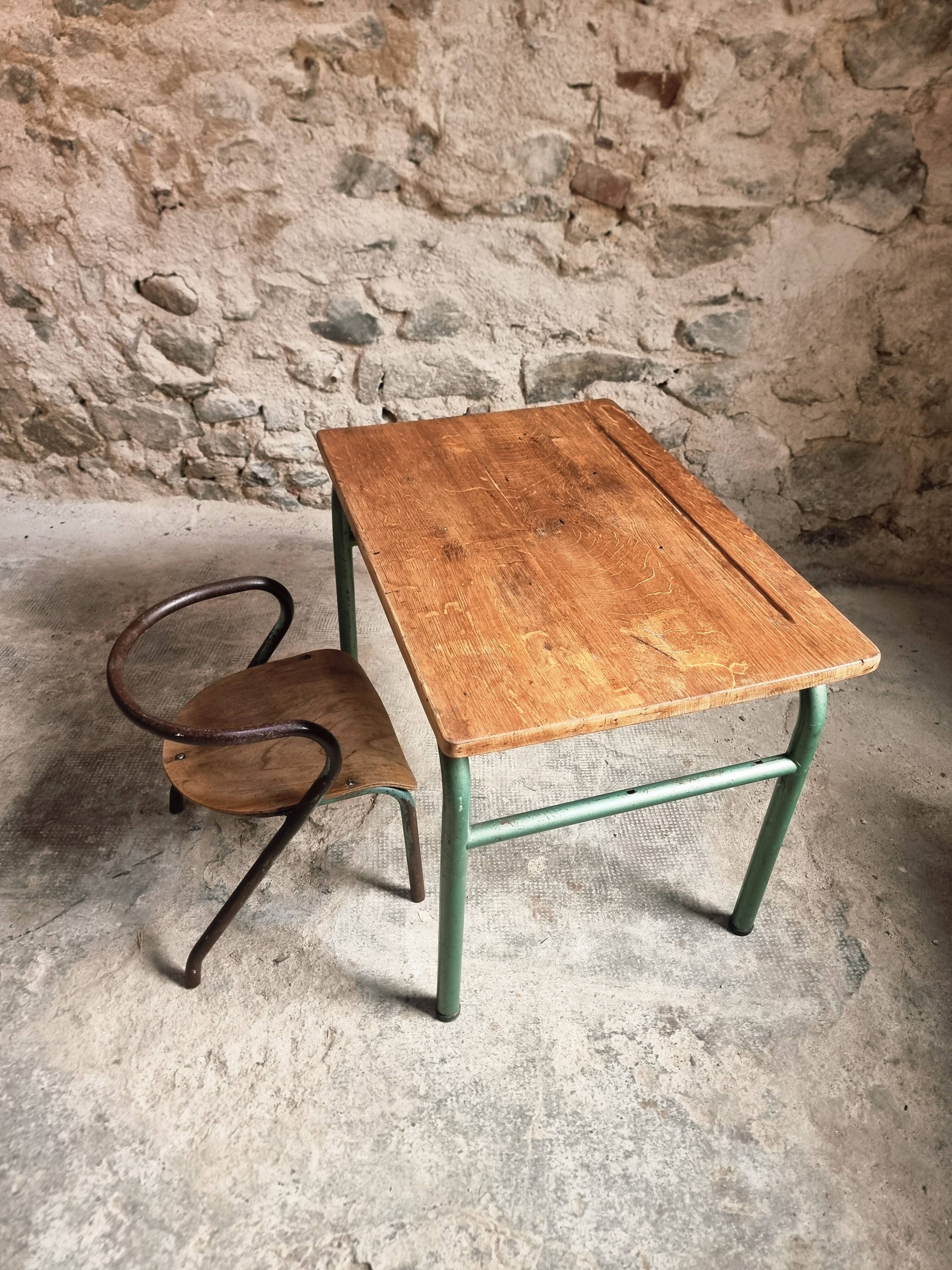 Ensemble bureau et chaise d’écolier vintage – Mobilier scolaire industriel