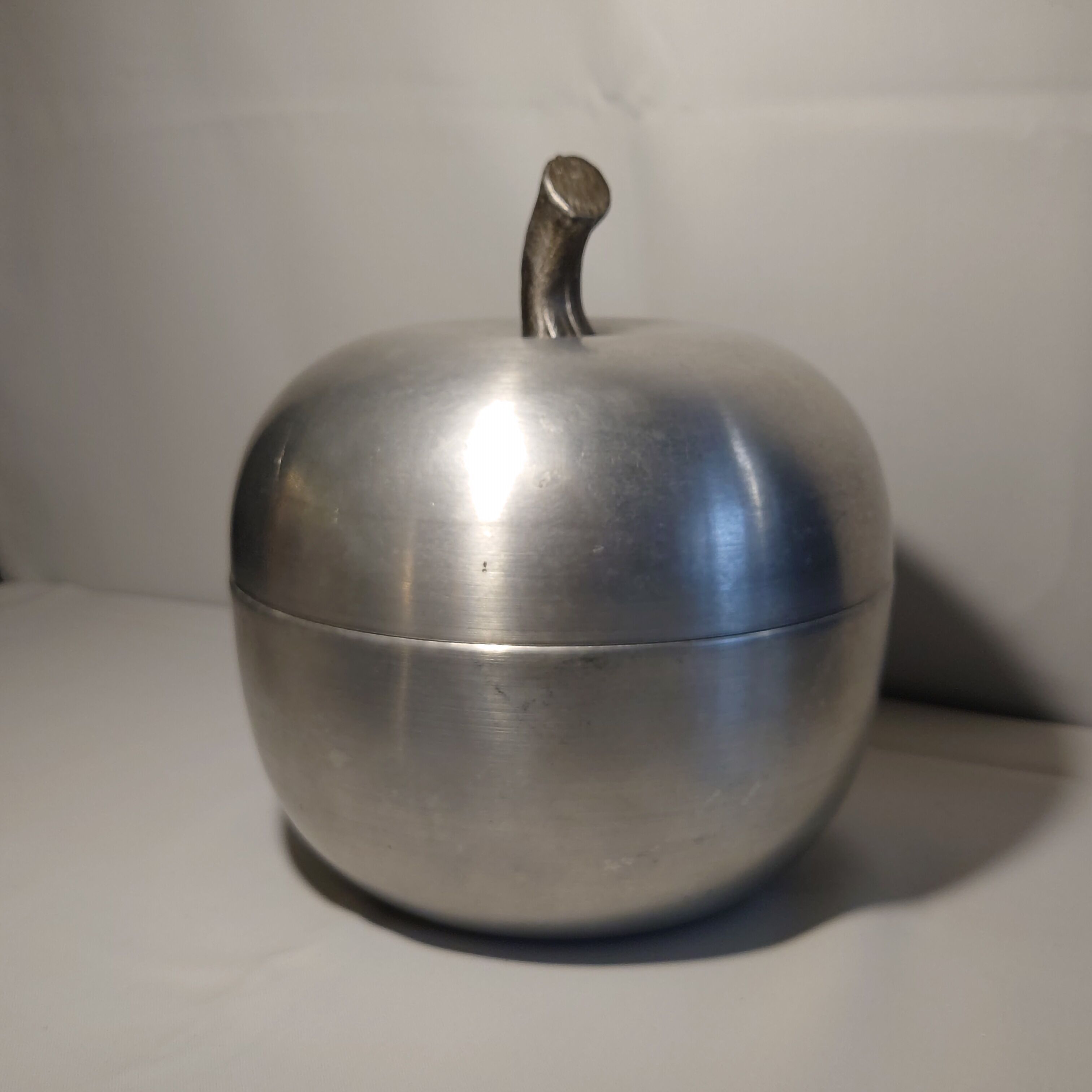 Aluminum "apple" ice bucket