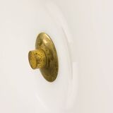 Grande applique murale italienne moderne du milieu du siècle en plexiglas et laiton