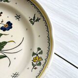 Decorative plate with handmade Moustiers style decor.