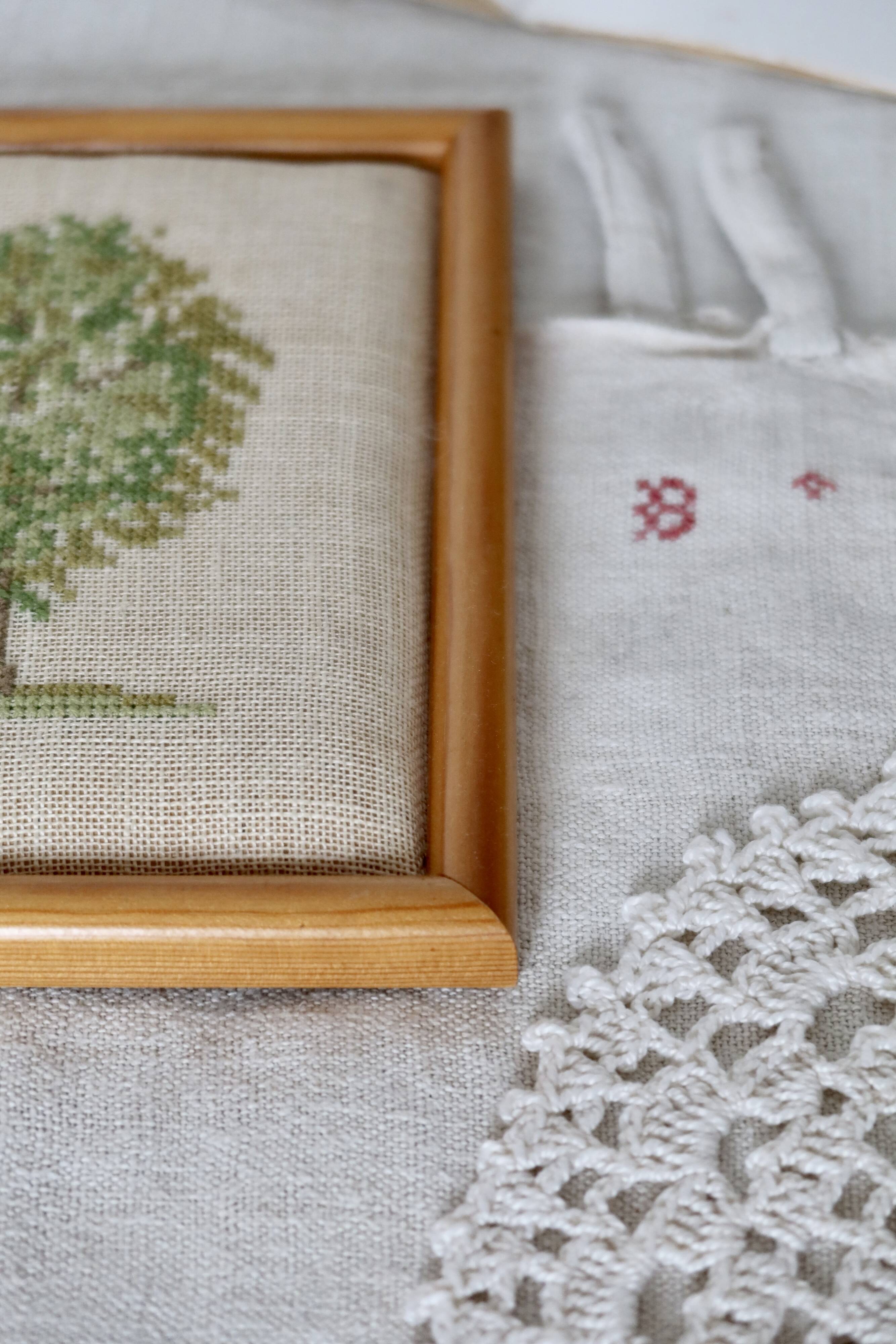 Petit canevas vintage arbre encadrement bois