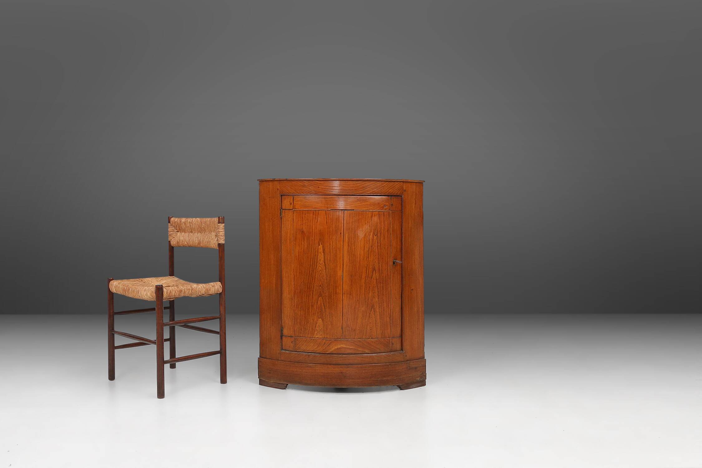 Meuble d'angle antique français avec façade en bois, ca. 1850