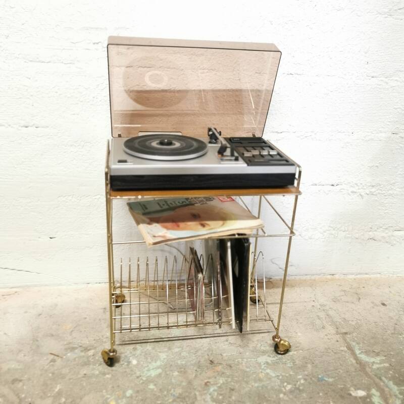 Desserte range-vinyles en métal doré