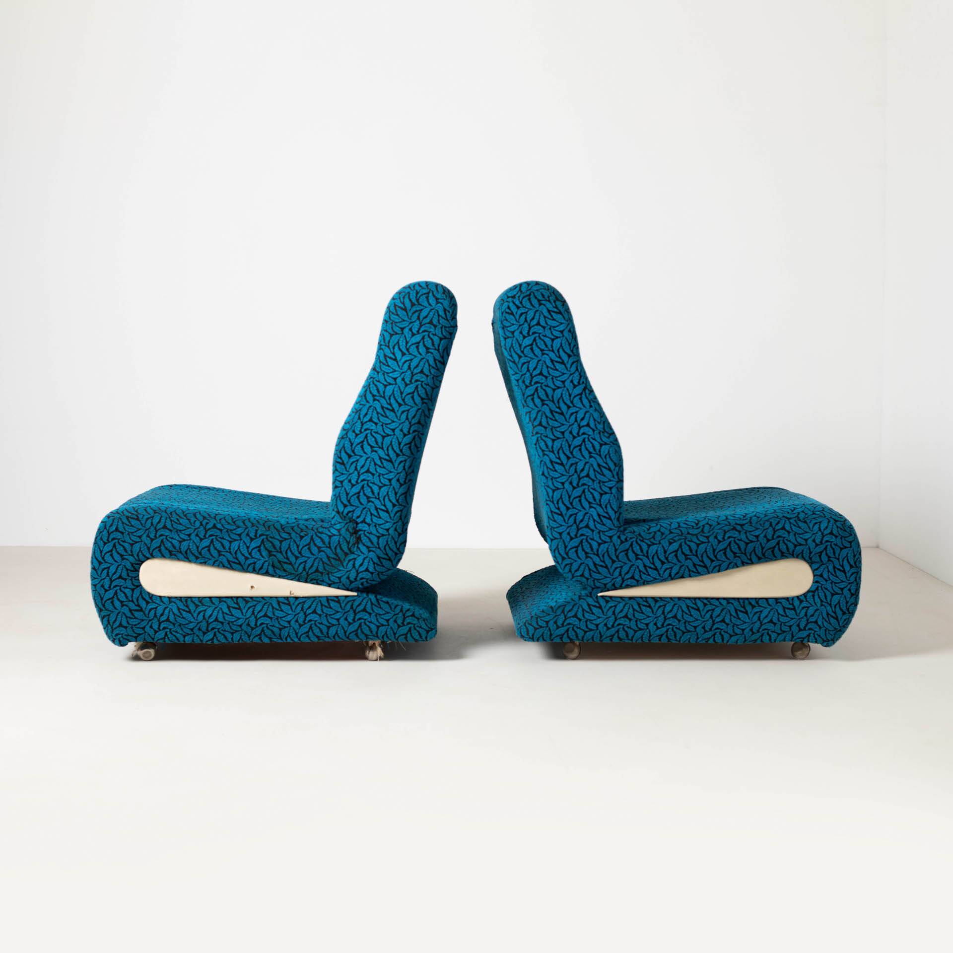 Set of 2 space-age lounge chairs in blue pattened upholstery, 1970s