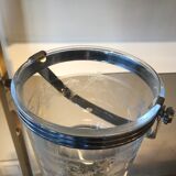 Former ice bucket with serious edging