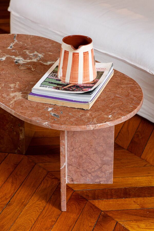 Table ovale en marbre corail