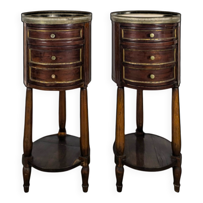 Paire de chevets de style Louis XVI à galerie