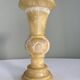 Vase sculpté en albâtre