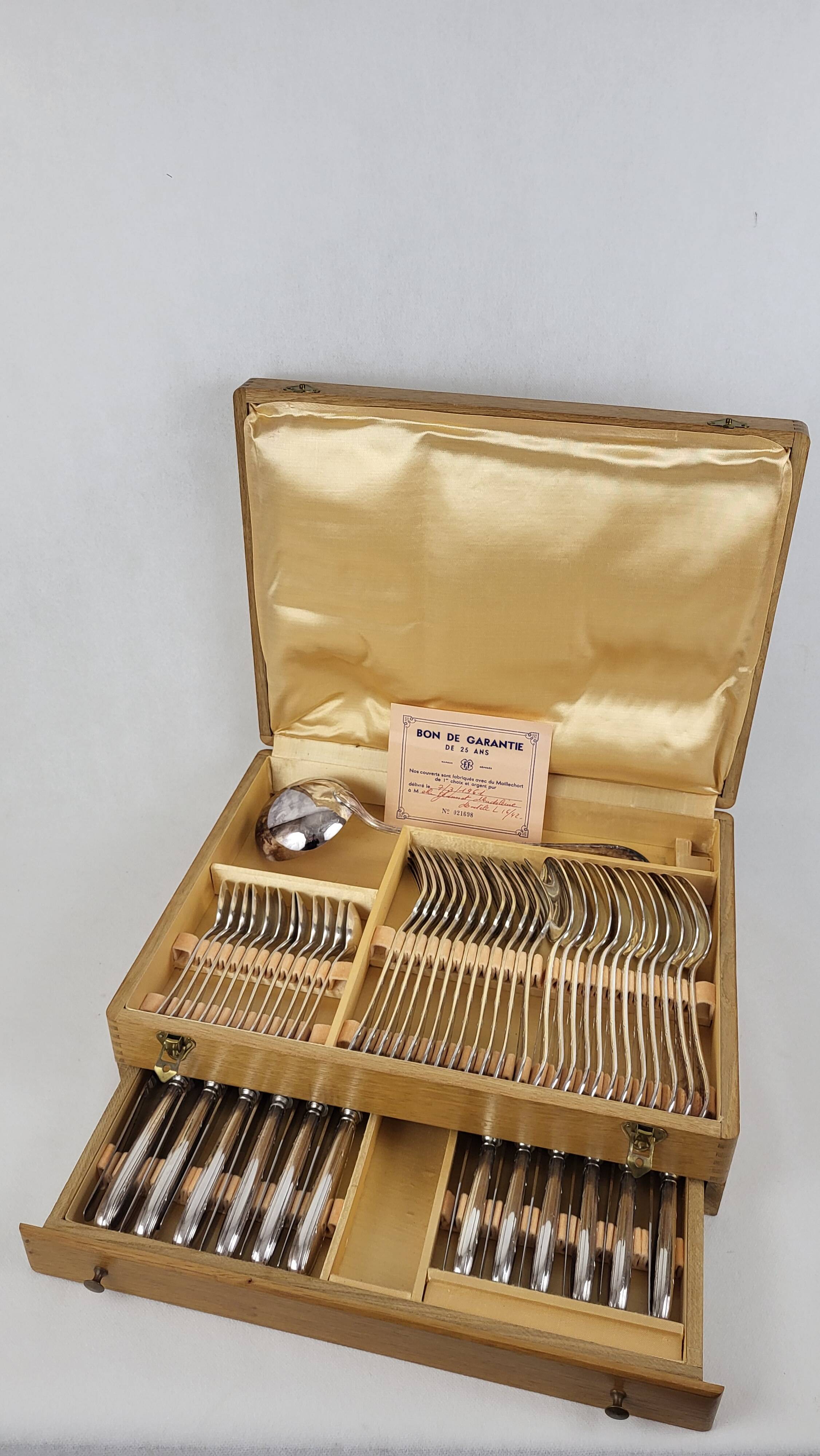 Ménagère en métal argenté 61 pièces