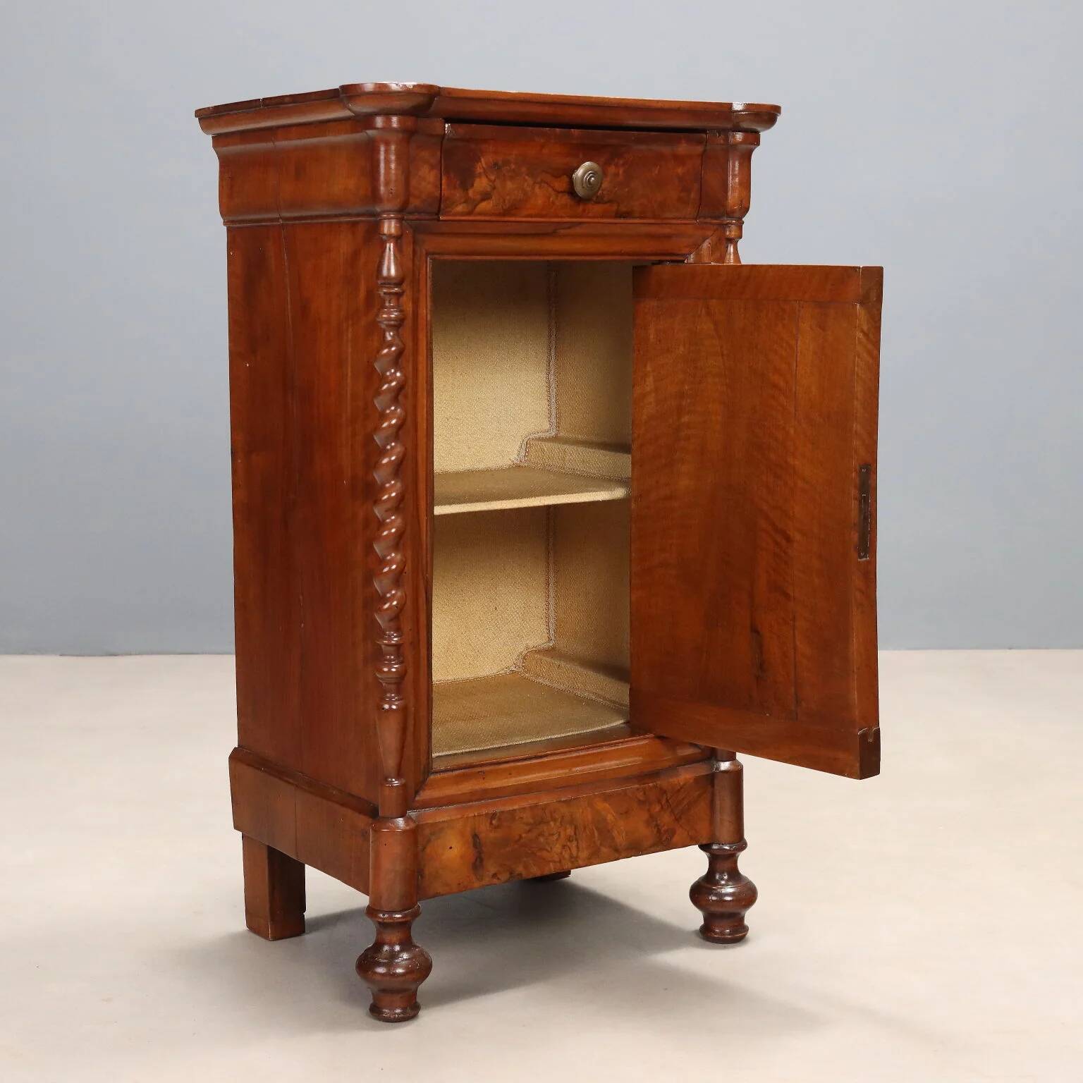 Antique Louis-Philippe bedside table in walnut, Italy, 19th century.