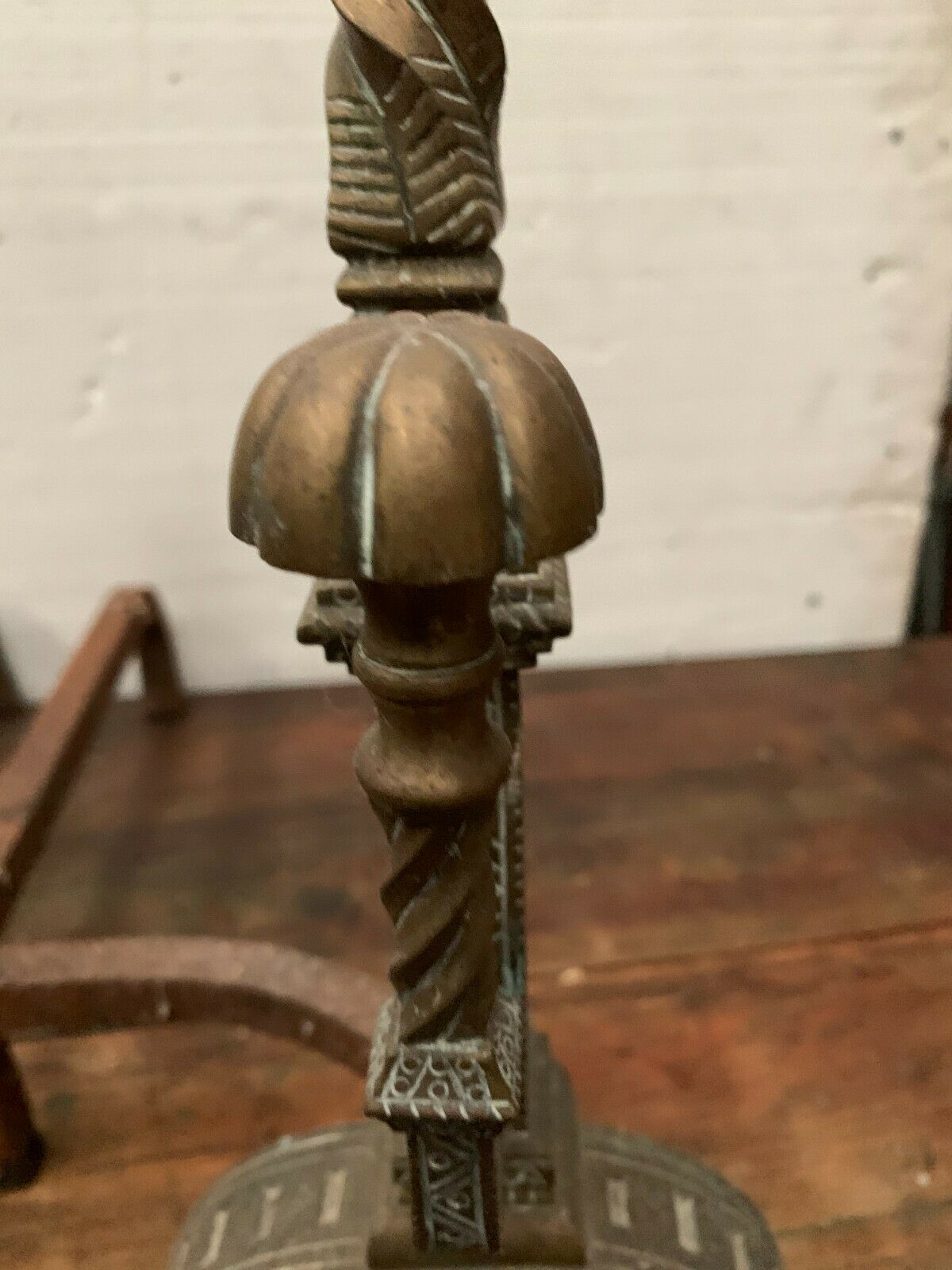 Pair of channels in 20th century chiseled bronze