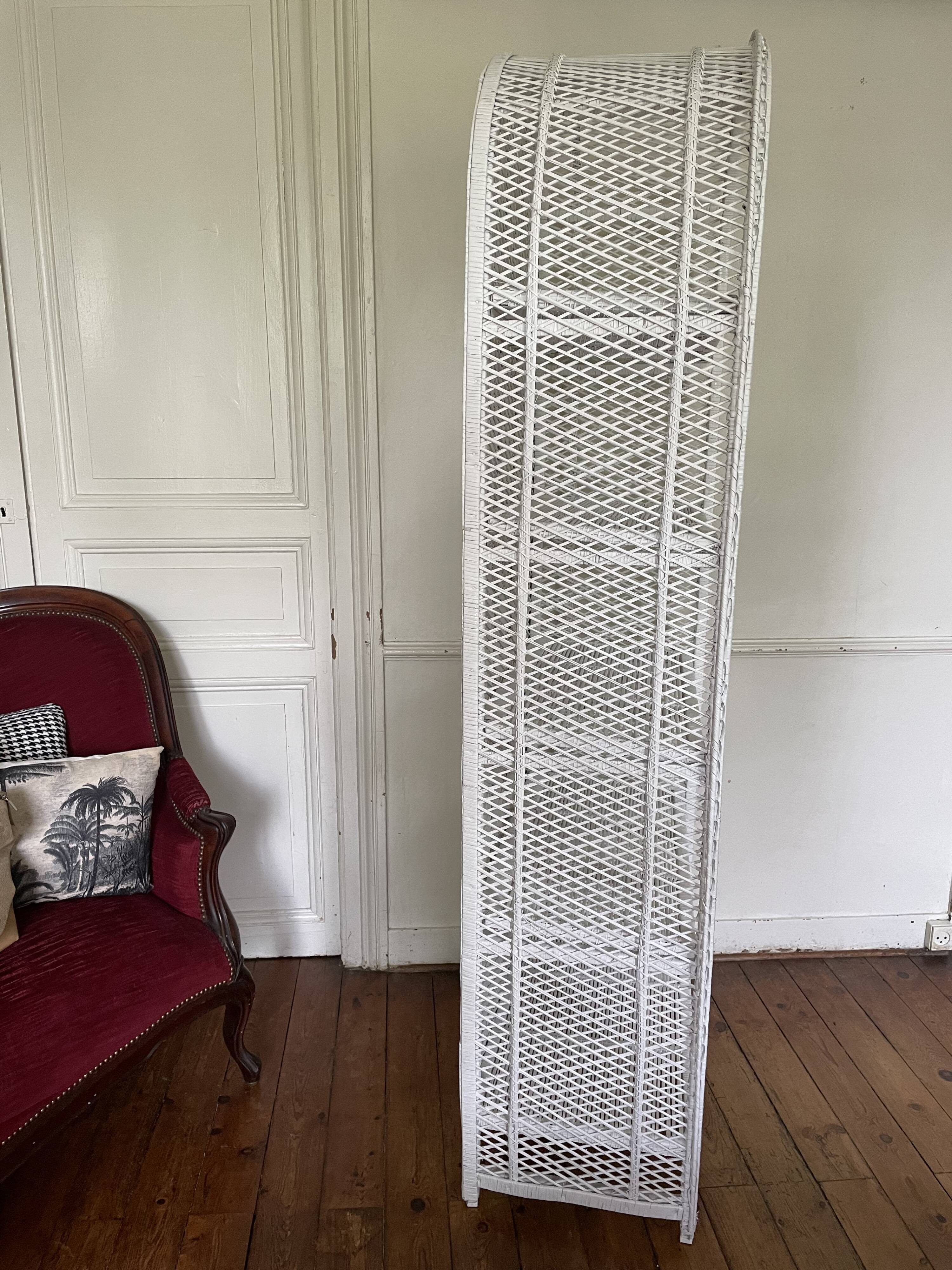 Etagère bibliothèque blanche en bambou et rotin