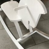 Cheval à bascule en bois blanc