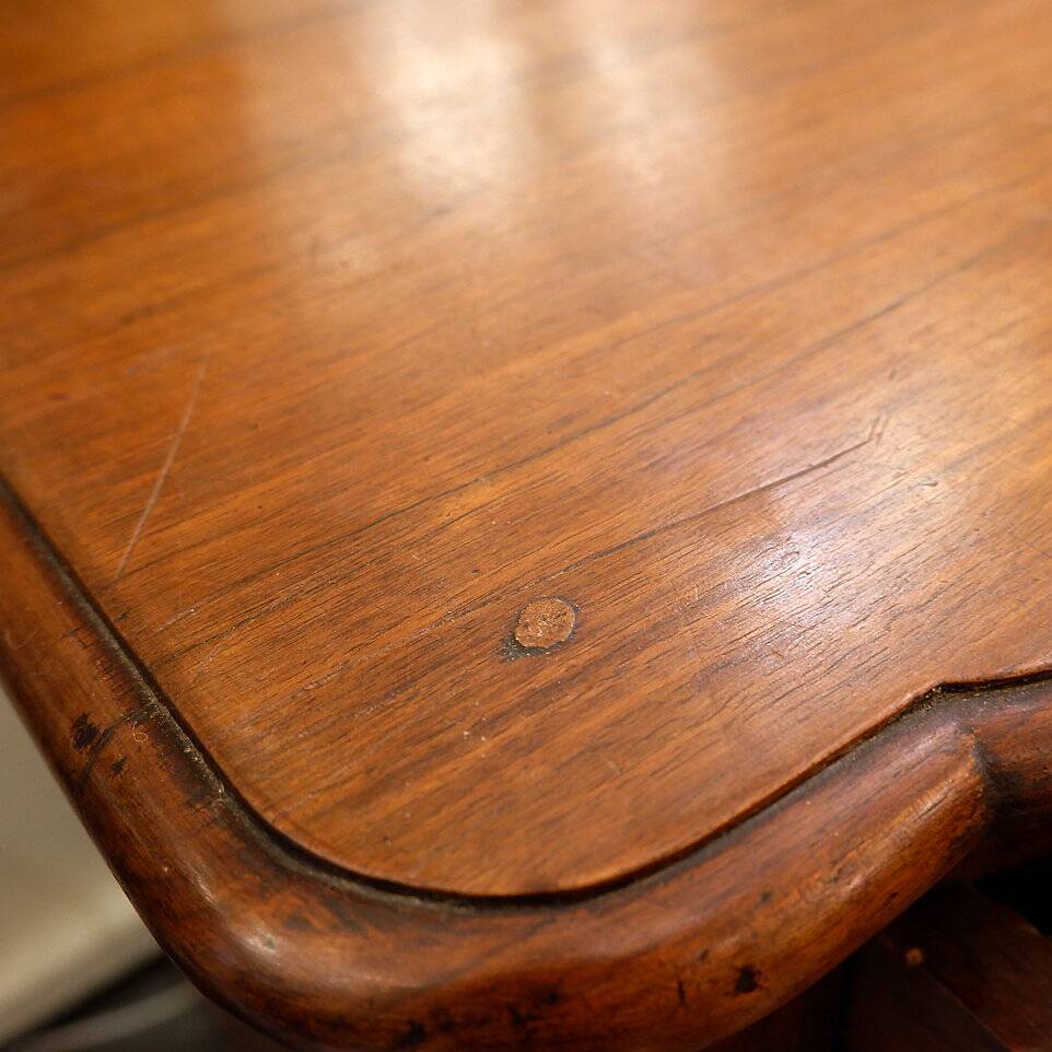 18th Century French Crossbow Front Chest of drawers in Walnutt