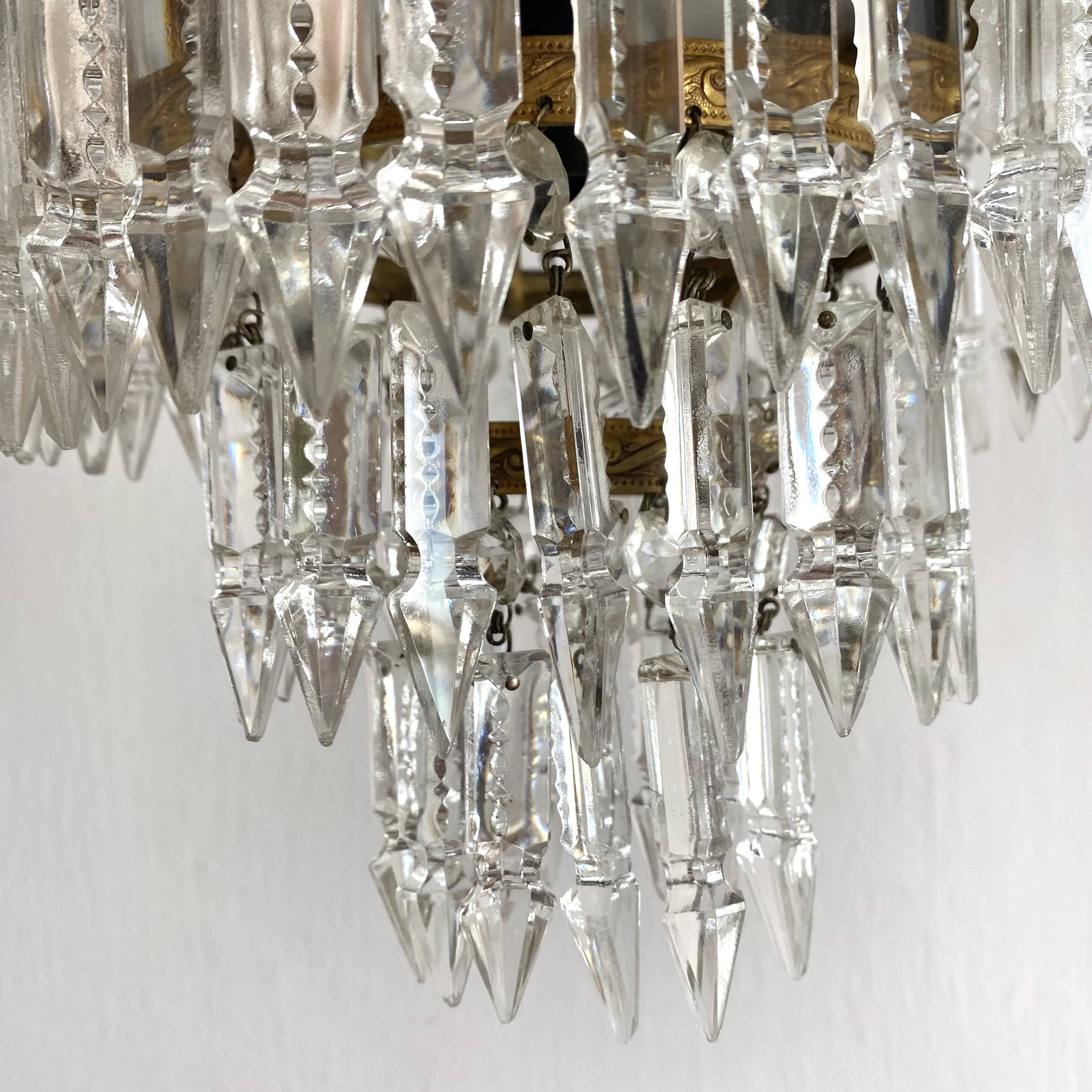 Ceiling light or pendant light with tassels