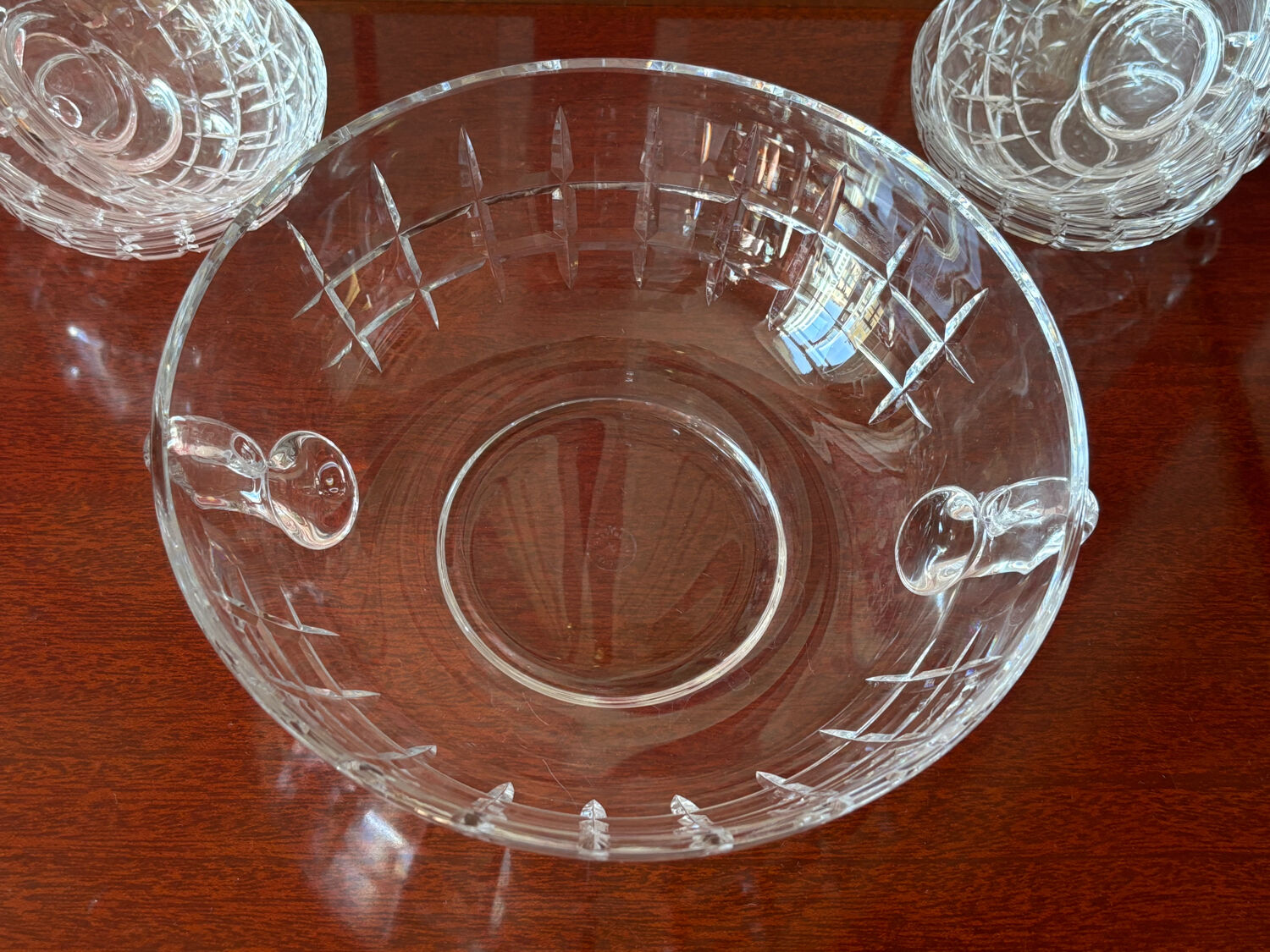 Cristallerie de Lorraine, 1 salad bowl and 6 bowls in chiseled crystal, punch service, ice service