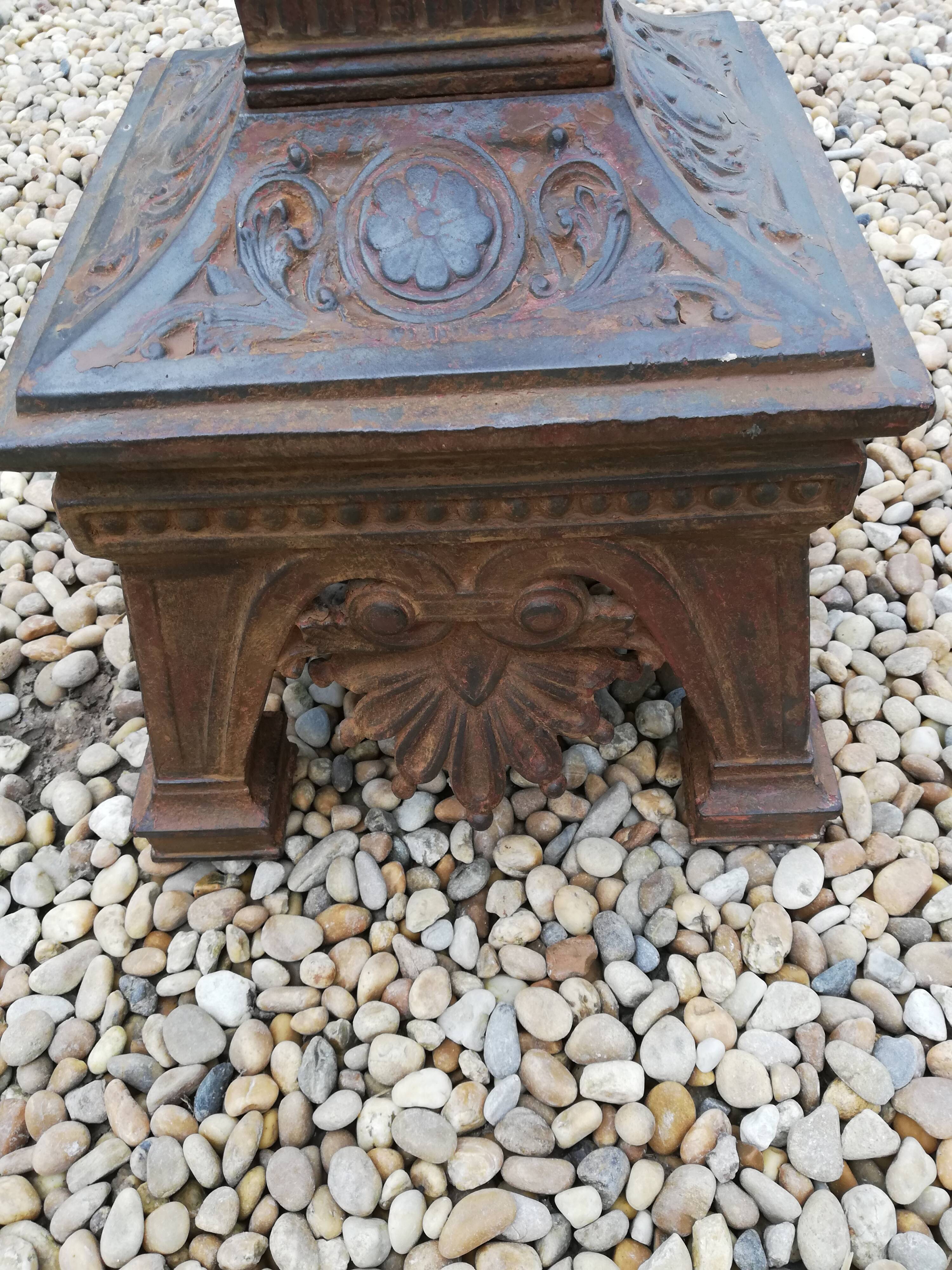 Cast iron exterior lamppost