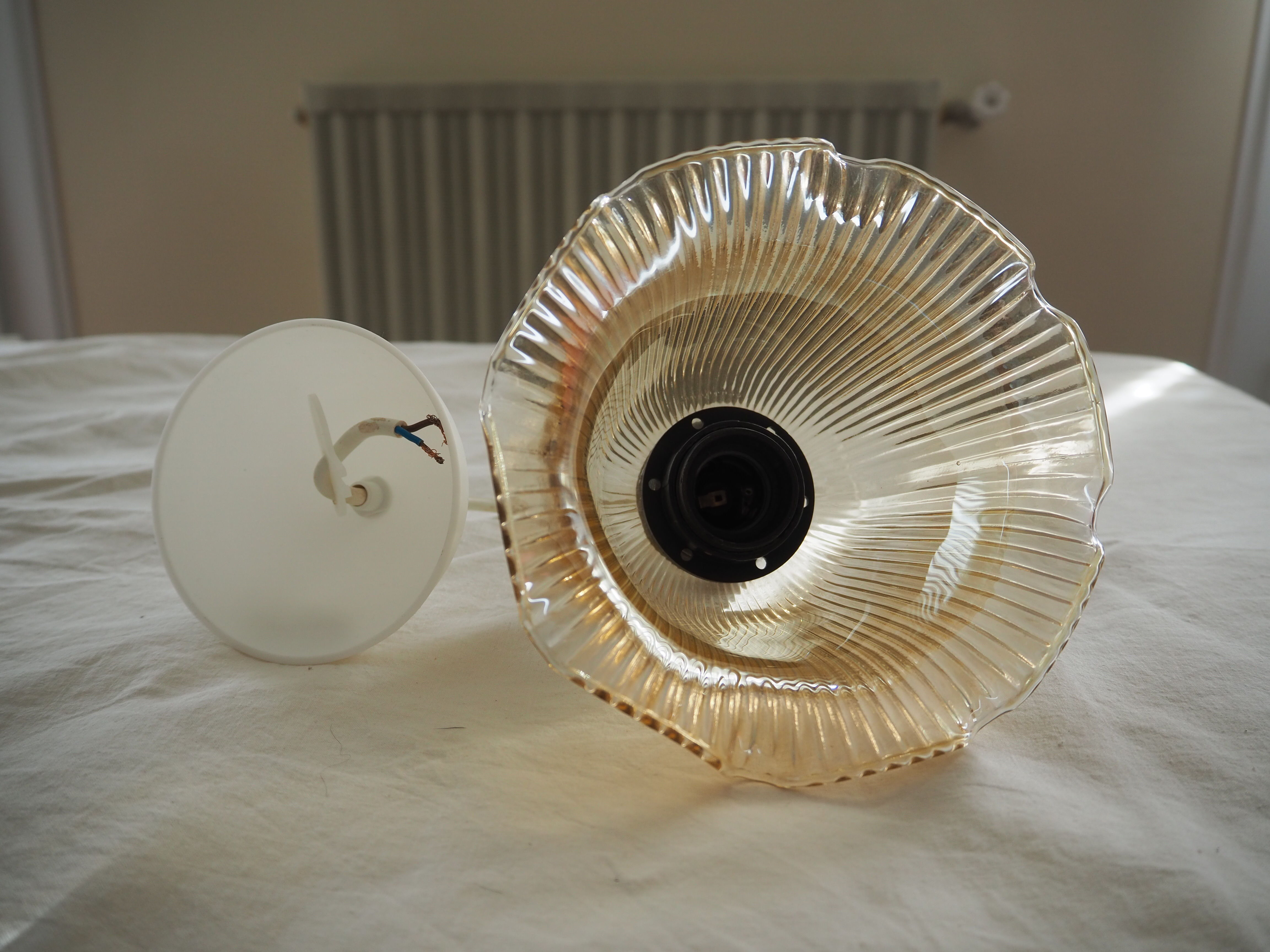 Striated tulip-shaped pendant light, in smoked glass