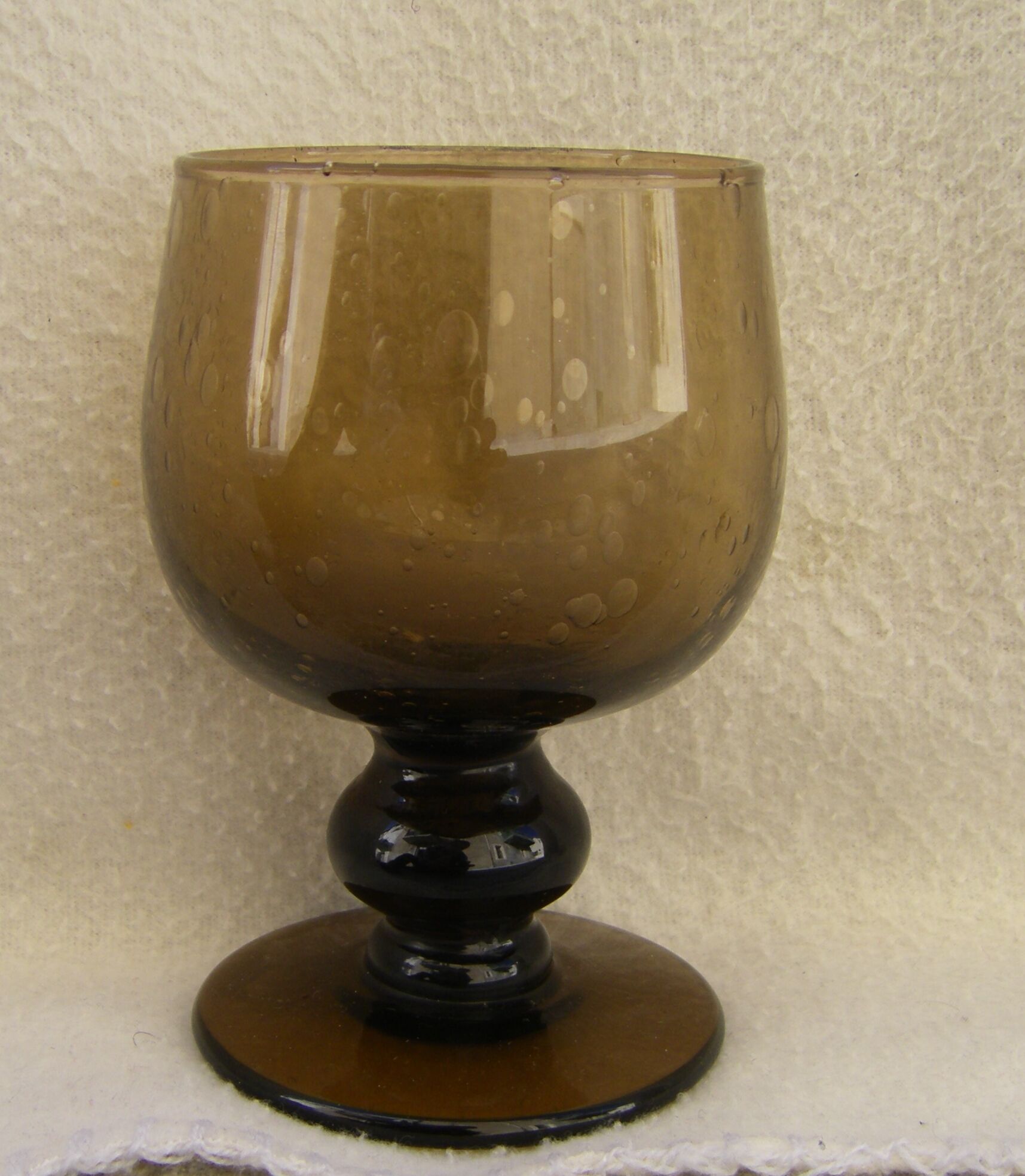 Set of eight glasses bulled on vintage foot