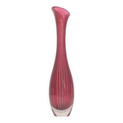 Vase tulipe scandinave en verre rose à fine cannes blanche