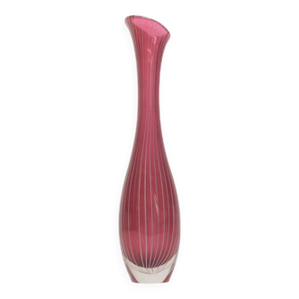 Vase tulipe scandinave en verre rose à fine cannes blanche