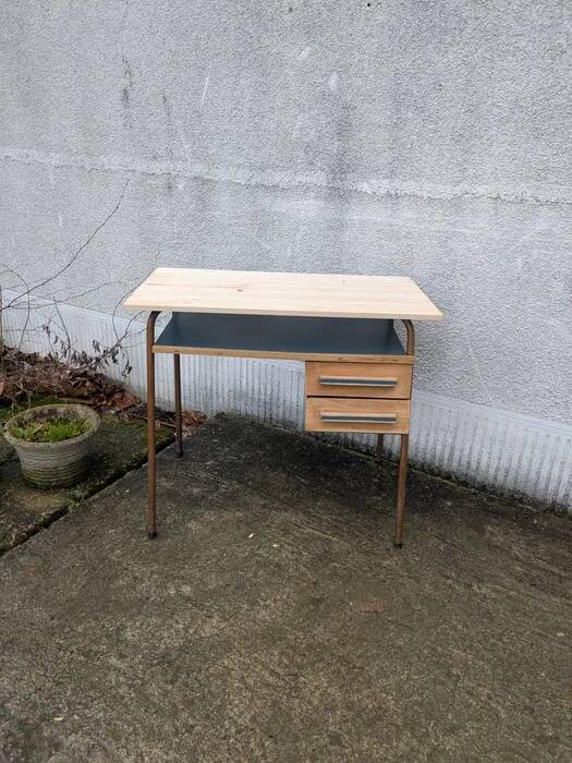 Child's desk