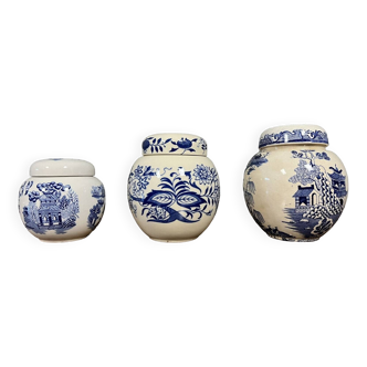 England 20th century: 3 porcelain ginger jars with Japanese decorations circa 1930