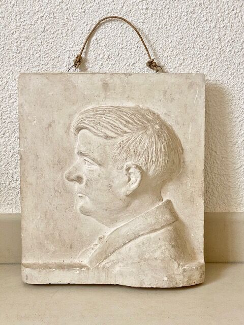 Bust of a man to hang