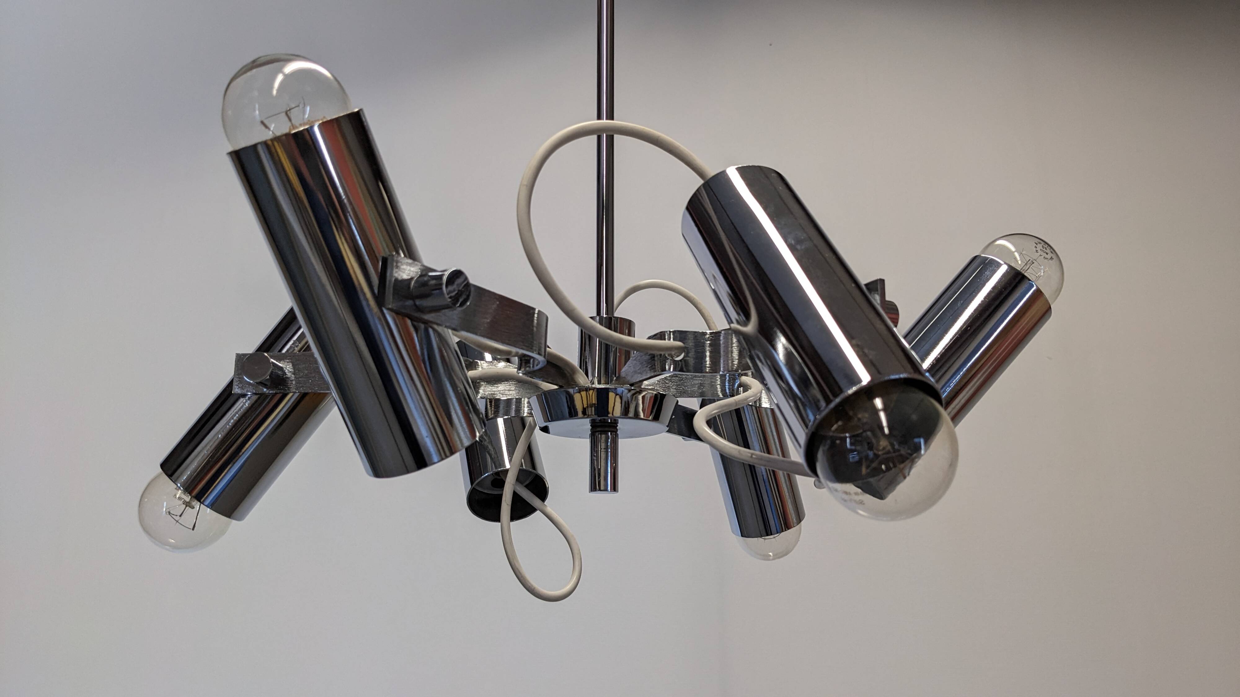Modernist chandelier with 6 spots in chrome metal, France circa 1970.
