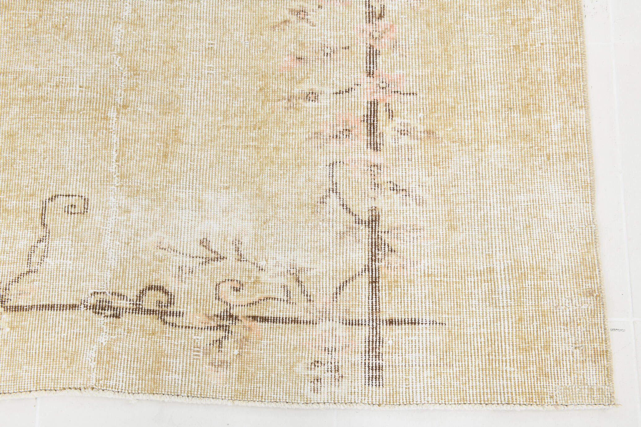 Faded beige classic vintage rug