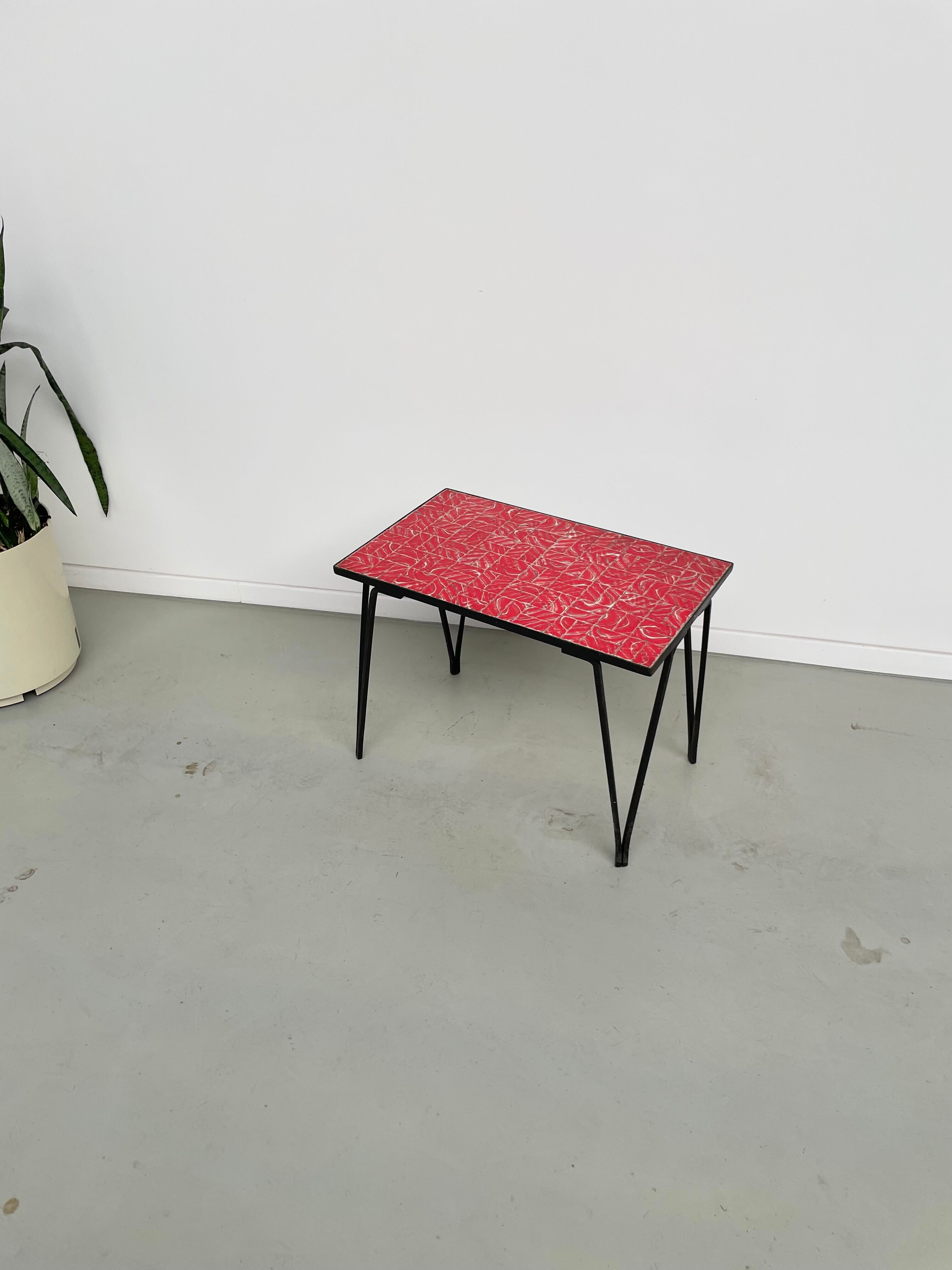 Red ceramic coffee table 50s
