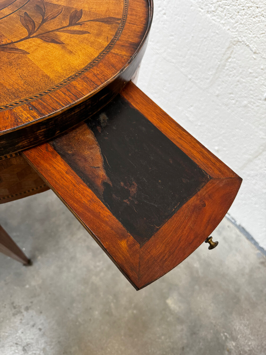 Bouillotte table/game table in Louis XVI style with marquetry circa 1900.