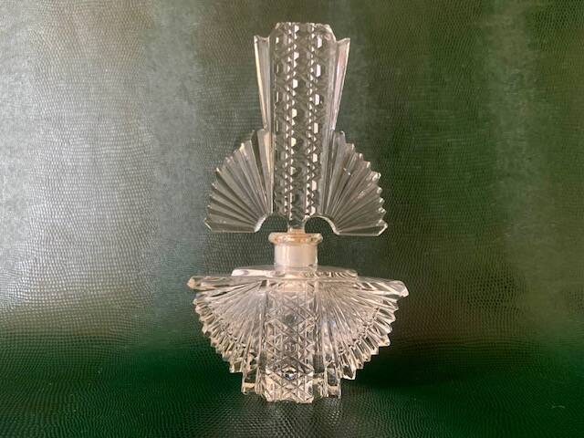 Art Deco perfume bottle in bohemian crystal engraved 1930